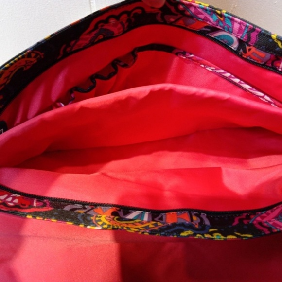 Vera Bradley Lighten Up Essential Messenger Bag - Picture 7 of 8